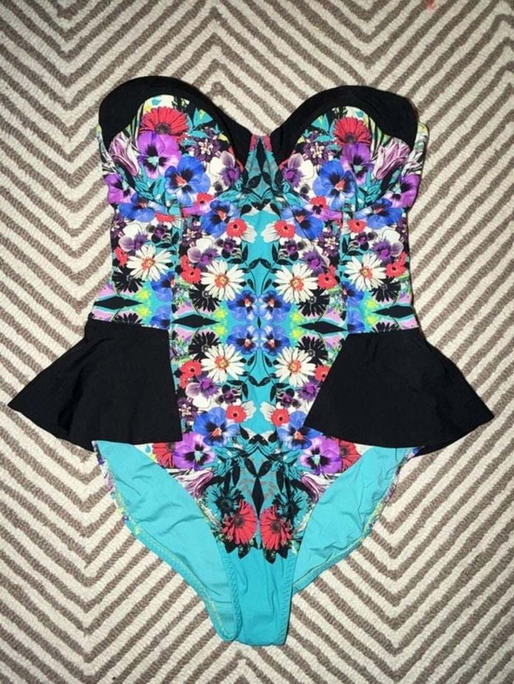Red Carter Floral Print Strapless One-Piece Swimsuit with Peplum Size M